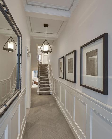 SOPHIE PATERSON on Instagram: “The monochrome entrance hall at our South Kensington project. We kept and restored the original panelling which was in a bad state and…” Hall Ways Ideas Narrow, Upstairs Hallway Ideas Landing, Bungalow Hallway, Bungalow Hallway Ideas, Hall Ways Ideas, Hallway Panelling, Sophie Paterson Interiors, Stair Paneling, Landing Ideas