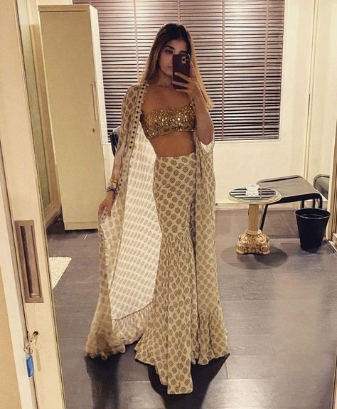 Indian Outfit Sharara, Long Sleeve Indian Outfit, Diwali Party Outfit Ideas, Desi Fusion Outfits Casual, Sharara Blouse Design, Indo Western Sharara Outfit, Indowestern Wedding Outfits, Trendy Indian Outfits Weddings, Indo Western Dress Party Wear Indian Weddings