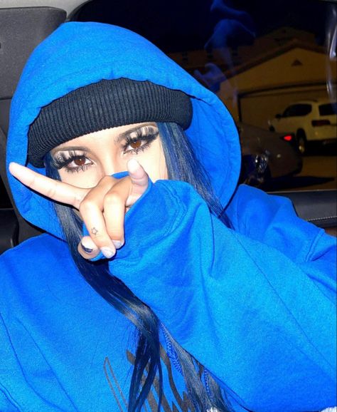 Selena Aesthetic, Skater Girl Fits, Chola Outfit, Emo Baddie, Y2k Photos, Estilo Cholo, Cholo Style, American Guy, Blue Mask