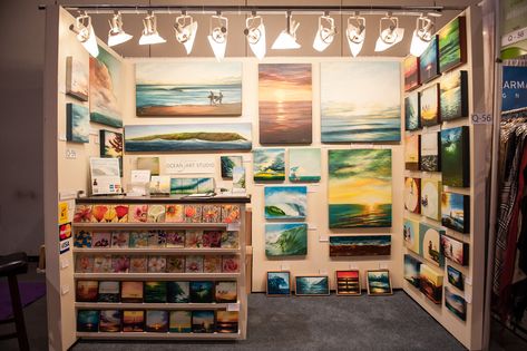 Painting Vendor Display, Painting Booth Display, Painting Exhibition Display, Art Vendor Booth Ideas, How To Display Paintings At A Craft Fair, Print Stall Display, Art Festival Booth Display Paintings, Art Festival Booth Display, Art Vendor