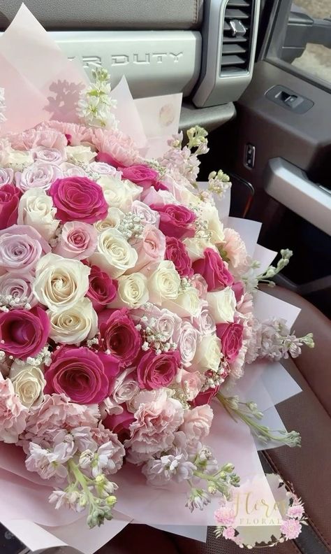 Aesthetic Flowers Bouquets, Ramos Aesthetic, Pink Bouquet Flowers, White And Pink Bouquet, Pretty Flower Bouquet, Pretty Bouquet Of Flowers, Flower Bouquet Aesthetic, Pink Flowers Bouquet, Flores Pink