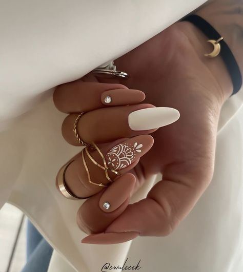 Mandala Nails, Henna Nails, Boho Nails, Simple Gel Nails, Fabulous Nails, Fancy Nails, Chic Nails, Rhinestone Nails, Mani Pedi