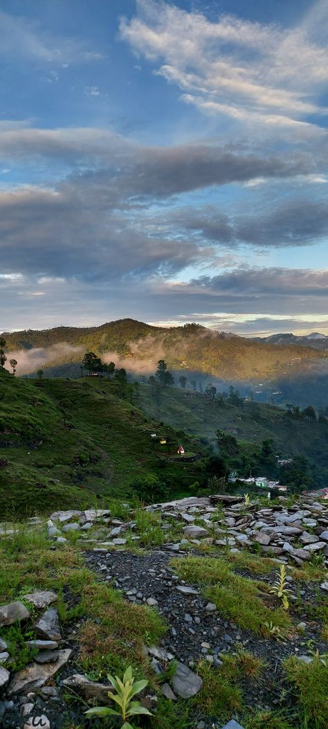 A beautiful evening in almora, uttarakhand. Masoori Uttarakhand, Uttarakhand Aesthetic, Uttarakhand Mountains, Uttarakhand Nature, Uttarakhand Photography, Uttarakhand Beauty, Almora Uttarakhand, Nainital Uttarakhand, Snap Video