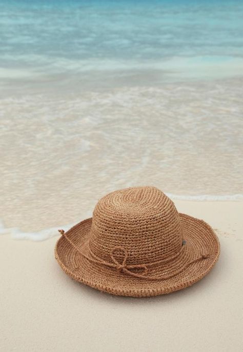 Cottages By The Sea, Straw Hat Beach, Cottage By The Sea, Seaside Cottage, I Love The Beach, Love Hat, Straw Hats, Beach Living, Summer Chic