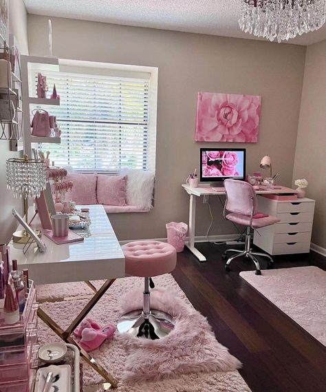 Studio Apartment Ideas Girly, Girly Bedroom Ideas For Women, Pink Home Office, Girl Apartment Decor, Smelling Good, Girly Apartment Decor, Luxury Room Bedroom, Pink Bedroom Decor, Dopamine Decor