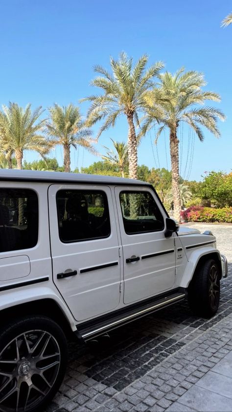 Mercedes G Wagon White, White G Wagon, Mercedes Jeep, Foto Glamour, Mercedes G Wagon, Luxury Car Interior, Dream Cars Jeep, Car Goals, Sweet Cars