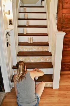 Wallpaper On Stairs, Staircase Building, Wallpaper Staircase, How To Wallpaper, Stairway Ideas, Stairs Renovation, Old Victorian Homes, Aesthetic Interior Design, New Staircase