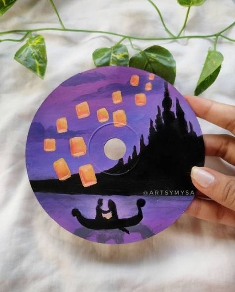 Things To Paint On A Record, Drawing On Disk, Vinyl Painting Ideas Aesthetic, Vinyl Disc Aesthetic, Painting Cd Ideas, Painted Cd Ideas, Dvd Drawing, Dvds Pintados, Disc Painting Ideas