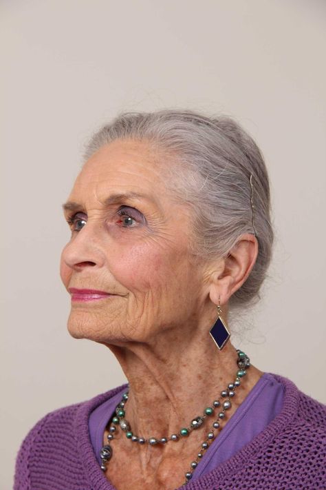 Selfe says: 'When I look in the mirror I see a wrinkly old woman. Not good! It's amazing what make-up and a bit of titivating can do, though.' Daphne Selfe, Old Age Makeup, Beautiful Gray Hair, Old Faces, Advanced Style, Ageless Style, Ageless Beauty, Aging Beautifully, Aging Well