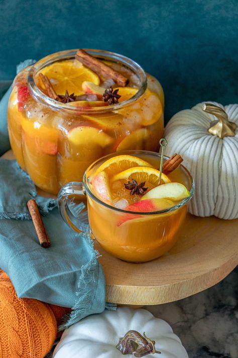 Fall Drink Dispenser Ideas, Breakfast Punch, Pumpkin Apple Cider, Fall Punch Recipes, Halloween Autumn Aesthetic, Pumpkin Punch, Pumpkin Drink, Starbucks Pumpkin Bread, Autumn Treats