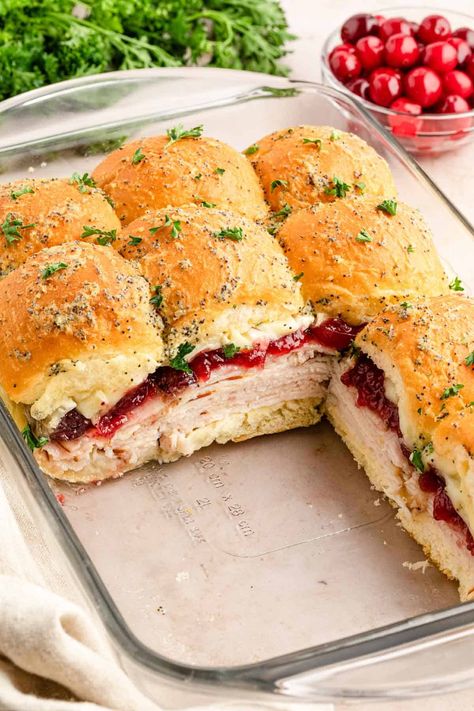 Kings Hawaiian Sliders Turkey, Hawaiian Roll Turkey Sliders, Cranberry Turkey Sandwich, Turkey Cranberry Sliders, Turkey Sandwich Thanksgiving, Cranberry Sliders, Hot Turkey Sandwiches, Turkey Appetizers, Thanksgiving Sandwich