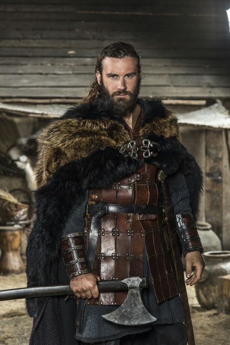 Rollo and cloak Rollo Vikings, Escudo Viking, Costume Viking, Vikings Show, Vikings Season, Viking Series, Vikings Tv Series, Vikings Tv Show, Alexander Ludwig