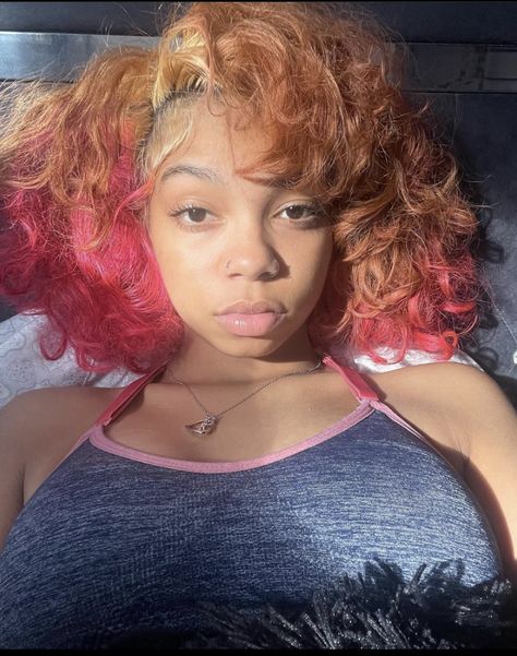 Pink Peekaboo, Brown And Pink Hair, Short Dyed Hair, Dyed Curly Hair, Pink Hair Dye, Natural Hair Bun Styles, Curly Hair Videos, Blonde With Pink, Cute Curly Hairstyles