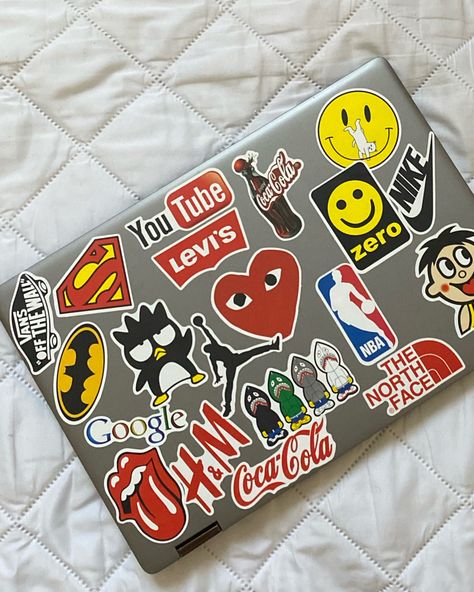 Mac Book Stickers Aesthetic, Laptop Case Stickers Aesthetic, Mac With Stickers, Cute Ways To Decorate Your Laptop, Computer Decoration Ideas Stickers, Laptop Skins Aesthetic, Laptop Design Ideas, Laptop With Stickers Aesthetic, Macbook Stickers Ideas