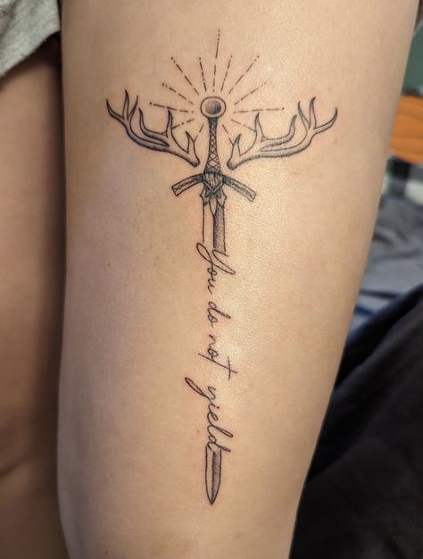 Shadowsinger Tattoo, Throne Of Glass Wedding Theme, Infernal Devices Tattoo Ideas, Lord Of The North Tog Tattoo, Throne Of Glass Tattoo Sleeve, Thorn Of Glass Tattoo, Thrones Of Glass Tattoo, Aelin Fireheart Tattoo, Sj Maas Tattoos