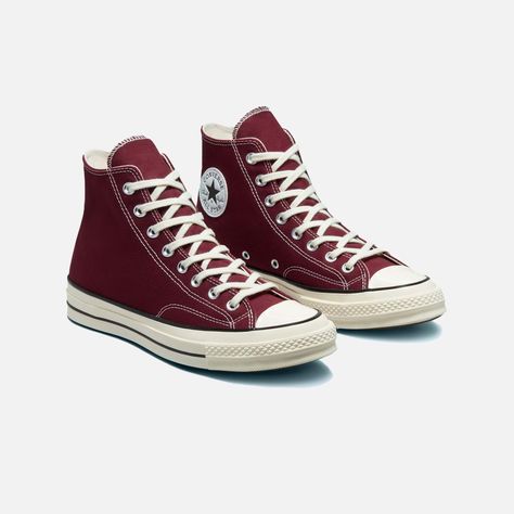 Converse actualiza las converse chuck 70 premium con lona vintage duradera de 340 g en nuevos colores terrosos que llaman al optimismo. las converse chuck 70 171567c burdeos intenso/garza/negro combinan los mejores detalles de las chuck de los 70 con una confección artesanal impecable y materiales premium. este icono del estilo elevado cuenta con la amortiguación ligera ideal para disfrutar del mejor look durante todo el día. ( talla:44 ) Vans Toddler, Red Converse, Vans Kids, Elevated Style, Converse Chuck 70, Kids Converse, Red Sneakers, Chuck 70, Fashion Week Runway