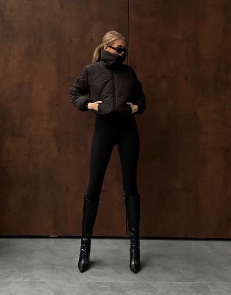 Long Boots Outfit Winter Knee Highs, Styling Black Leggings, Black High Boots Outfit, Boot Leggings Outfit, Long Boots With Heels, High Boots Outfit Winter, Black Knee High Boots Outfit, Long Boots Outfit, Heels Boots Outfit