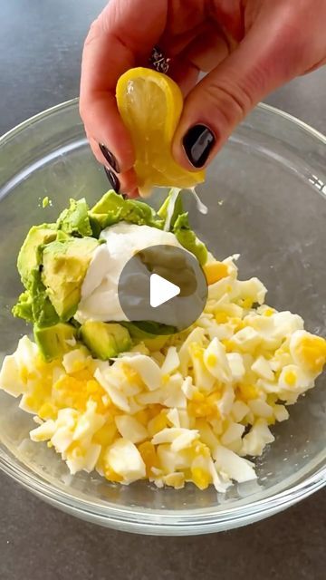 Healthy Food Prep 🌱🍳🥗🍝 on Instagram: "5 Minute Meal: Avocado Egg Salad!🥑🥚 by @wellplated  Save this for when you need a protein-packed lunch or breakfast! Comment “AVO” for the recipe!  #easylunch #eggsalad #avocadosalad #fastlunch #quicklunchideas #wellplatedrecipes #easylunchideas" Avocado Egg Salad Recipe Healthy, Egg And Avocado Salad, Egg Avocado Salad, Avocado Egg Salad Recipe, Healthy Food Prep, 5 Minute Meals, Avocado Egg Salad, Fast Lunch, Packed Lunch