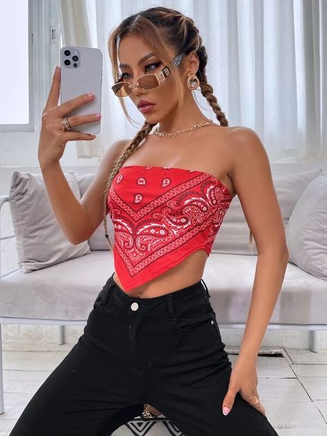 Top Com Bandana, Top Con Bandana, Bandana Shirt Outfit, Bandana Outfits For Women, Bandana As A Top, Diy Bandana Top, Style With Bandana, Bandana Outfit Aesthetic, Red Bandana Outfit