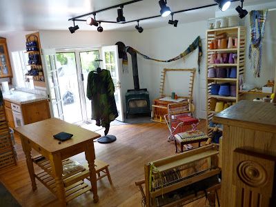 Weaving Workshop, Fiber Studio, Weaving Studio, Studio Storage, Artists Studios, Sunroom Ideas, Studio Shed, Saori Weaving, Studio Spaces