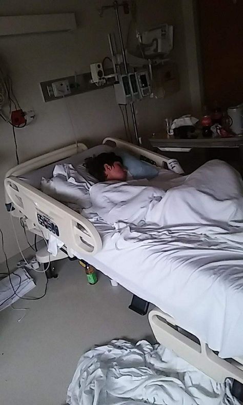 Guy In Hospital Bed, Boy In Hospital, Hand With Drip In Hospital Real, House Pranks, Cocktail Videos, Hospital Admit Hand Pics, Teenage Romance, Hospital Photography, Sick Boy