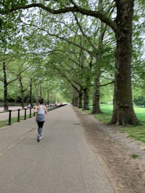 Hyde Park run Park Running Aesthetic, Running In Central Park, Running In London, London Running, Running London, Park Run, Running Attire, Nyc Family, Aesthetic London