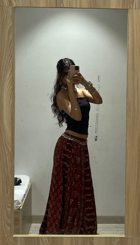 Desi Skirt Outfits, Navratri Pictures, Navratri Outfits, Garba Outfit, South Asian Aesthetic, Desi Fits, Navratri Chaniya Choli, Desi Fashion Casual, Casual Indian Fashion