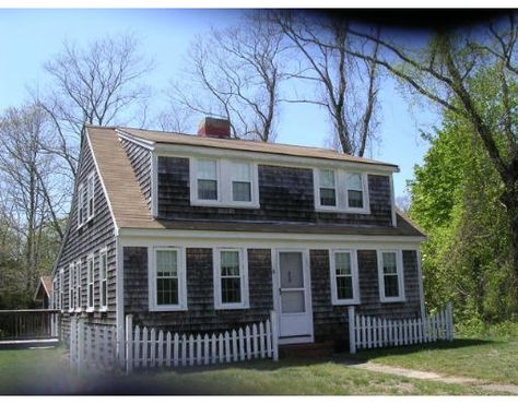 Home Improvement I Love Cape Cods - Great Remodeling Home Design Ideas Dormer Design, Cape Cod Homes, Cape Cod Renovation, Dormer Addition, Cape Cod Exterior, Cape Cod House Exterior, Cape Cod Cottage, Cape Cod Style House, Shed Dormer