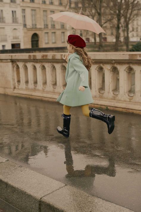 <p>Baby Dior Autumn-Winter 2017-2018</p> Cordelia De Castellane, Dior Kids, Vogue Kids, Paris Vogue, Kids Winter Outfits, Baby Dior, Dior Collection, People Poses, Human Poses Reference