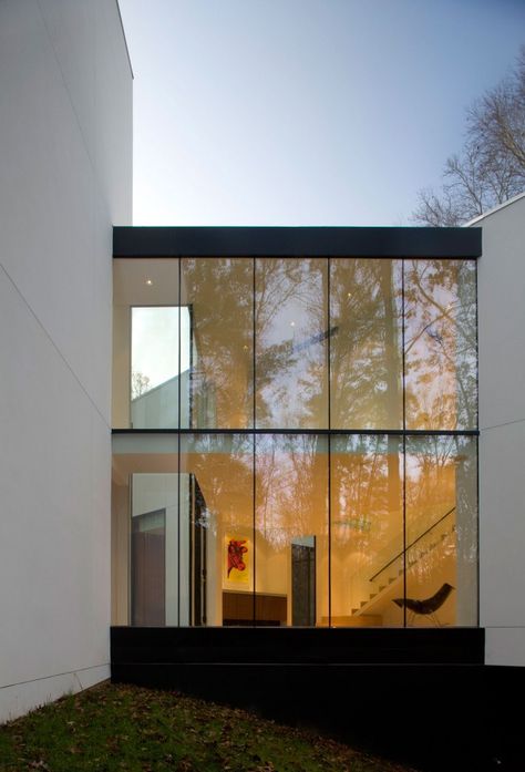 Graticule House by David Jameson Architect. Beautiful, large plane, glass facade for a staircase. Glass Facade, Glass Walls, Glass Facades, Minimalist Architecture, House Windows, Facade Architecture, Facade Design, Facade House, Glass House