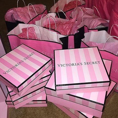 ♛ pinterest: @Princesslivy16 ♛ Profumo Victoria Secret, Victoria's Secret Aesthetic, Doutzen Kroes, Top Makeup Products, Pastel Pink Aesthetic, Pink Girly Things, Pink Vibes, Victoria Secret Angels, Victoria Secrets