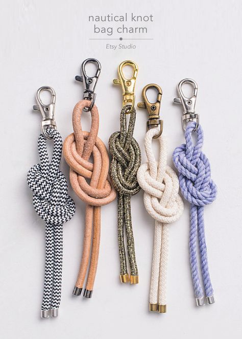 Diy Bag Charm, Simpul Makrame, Pola Macrame, Nautical Knots, Sac Diy, Knot Bag, Rope Knots, Bar Necklace Personalized, Paracord Projects