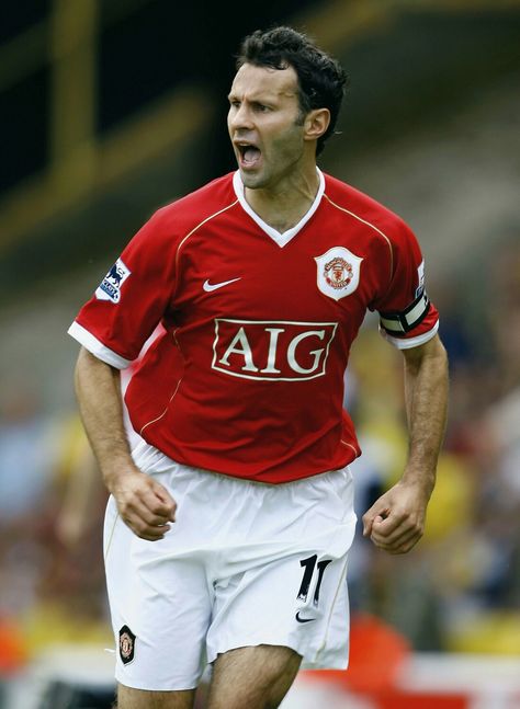 Ryan Giggs of Man Utd in 2006. Wes Brown, Manchester Derby, Ryan Giggs, Manchester United Team, Manchester United Wallpaper, Manchester United Players, Soccer Girl Problems, Manchester United Soccer, Cristiano Ronaldo Lionel Messi