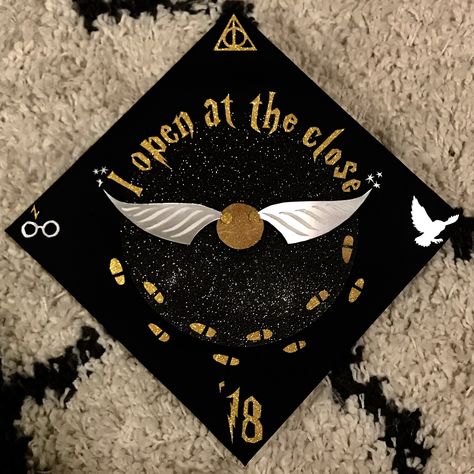 Graduation Cap Ideas Harry Potter, Designs For Graduation Caps, Cap Decoration Graduation Harry Potter, Harry Potter Cap Decoration Graduation, Slytherin Graduation Cap, Grad Cap Ideas Harry Potter, Harry Potter Graduation Cap Designs, Book Themed Graduation Cap, Harry Potter Graduation Cap Ideas