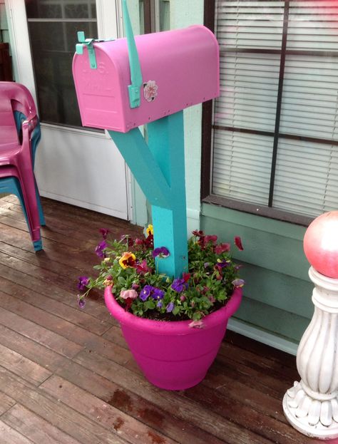 Garden Mailbox for storing garden tools No Dig Mailbox Ideas, Mailbox Garden Tool Holder, Old Mailbox Ideas Decor, Playhouse Mailbox Ideas, Porch Pickup Box Ideas, Kids Mailbox Ideas, Garden Mailbox For Tools, Old Mailbox Ideas, Cute Mailbox Ideas