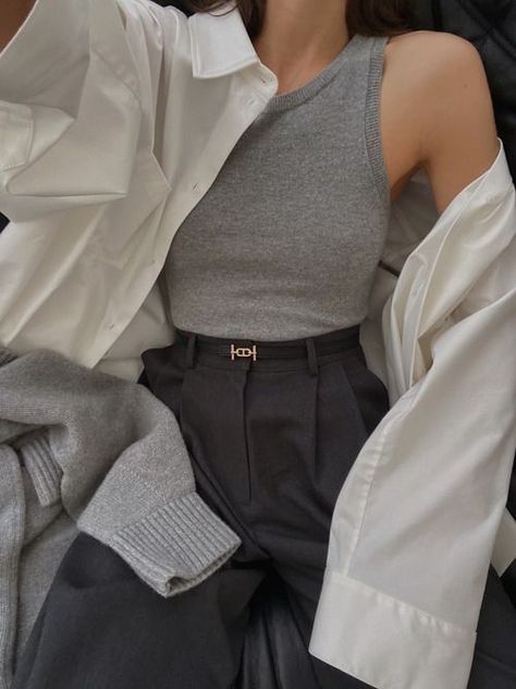 𝐼𝑛𝑠𝑡𝑎𝑔𝑟𝑎𝑚 - @𝑐𝑙𝑎𝑟𝑎𝑠𝑙𝑙_ Minimalist Aesthetic Outfit, Fashion Design Clothes, Basic Outfits, Looks Style, Casual Style Outfits, Cute Casual Outfits, Classy Outfits, Old Money, Chic Outfits