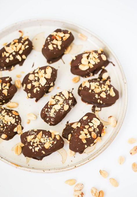 Healthier peanut-butter stuffed dates that are oh-so-caramel-y and taste like a Snickers bar! Homemade and sprinkled with peanuts. #vegan #snickers Luteal Phase Recipes, Snickers Bites, Healthy Snickers, Ovulatory Phase, Health Reset, Vegan Snickers, Cycling Food, Hormone Nutrition, Monk Fruit Sweetener