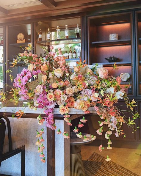 142 days until summer… not that we are counting… 🙏 thank goodness we had this warm escape to hold us over for a lil bit 🌸😎💪… | Instagram Bright Pink Wedding Flowers, Stage Flowers, East Olivia, Bar Arrangement, Bar Flowers, Compote Centerpiece, Bright Pink Wedding, Mood Wedding, Large Bar