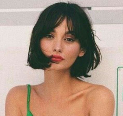 Hair ideas - hair inspiration - bangs, bob - hair cuts - hair styles Hair Inspiration Bangs, French Haircut, Short Haircut Styles, Curly Bangs, Cute Short Haircuts, Short Curly Haircuts, Round Face Haircuts, Short Bob Haircuts, Face Hair