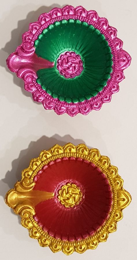 Diy Diyas, Diy Diwali Lanterns, Dairy Writing, Diwali Items, Mandir Decor, Diwali Crafts, Diwali Diyas, Diwali Ideas, Diya Designs