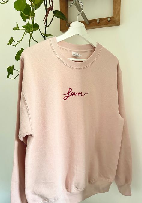 Embroidered Apparel, Lover Era, Lover Sweatshirt, Shirt Business, Taylor Swift Outfits, Winter Sweatshirt, Embroidered Clothes, Gift For Music Lover, Embroidered Sweatshirt