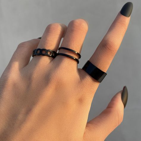 Five Gold Rings, Rings Set For Women, Goth Ring, Mens Nails, Aesthetic Rings, Vintage Goth, Gothic Metal, Geometric Animals, Vintage Gothic