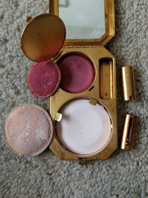 Vintage Powder Compacts, Vintage Makeup Compact, Vintage Makeup Products, Vintage Powder Room, Vintage Makeup Vanities, Rouge Makeup, Lipstick Mirror, Makeup Packaging, Compact Vanity