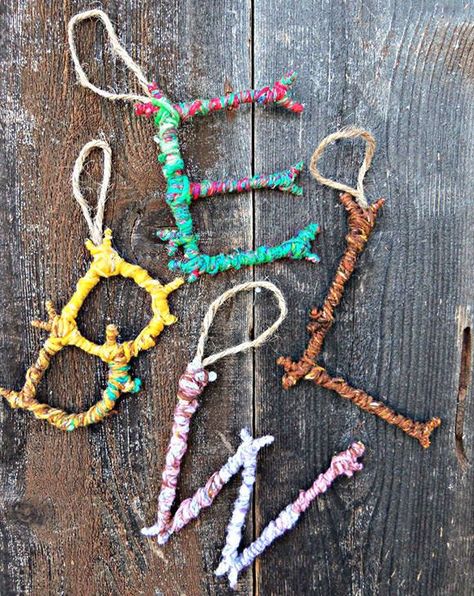 DIY Twig Monogram Ornaments Twig Crafts, Initials Ornament, Diy Monogram, Handmade Charlotte, Stick Art, Fabric Ornaments, Yarn Diy, Camping Crafts, Camping Art