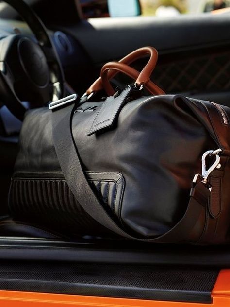 How to #organize your #leather #bag once and for all Leather Duffel Bag, Leather Duffel, Sac Week End, Leather Duffle Bag, Leather Duffle, Backpack Bag, Quilted Leather, Bagpack, Duffel Bag