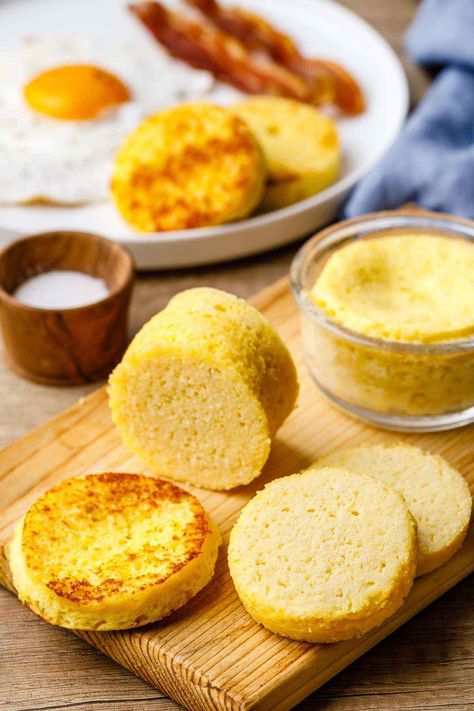 90 Second Keto Bread That Doesn't Suck - Keto Pots Baking Alternatives, Keto Friendly Bread, Keto Bread Recipe, 90 Second Keto Bread, Coconut Flour Bread, No Bread Diet, Keto Biscuits, Bread Alternatives, Keto Pancakes