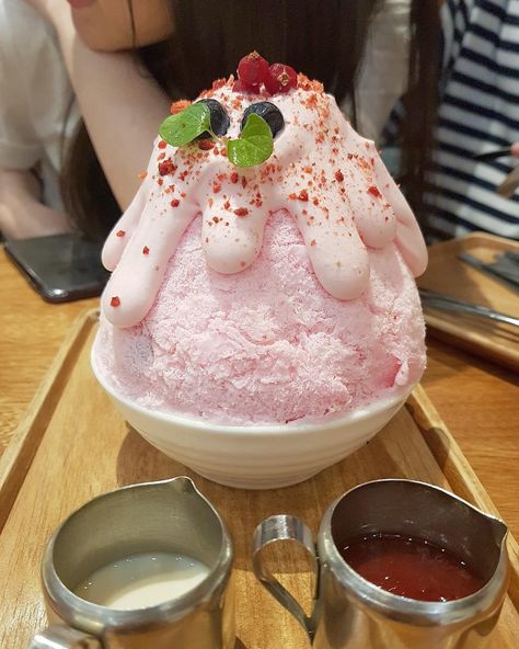 Kakigori Aesthetic, Kakigori Recipe, Lunchbox Desserts, Strawberry Vibes, Japanese Dessert Recipes, Japanese Desserts, Shave Ice, Japanese Dessert, Food Dessert