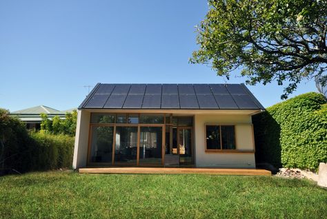 Australian builder Habitech uses Structural Insulated Panels to build very efficient homes that go up fast. Sip House, Home Renovation Costs, Sips Panels, Structural Insulated Panels, Passive Solar Design, Insulated Panels, Green Architecture, Building Systems, Australian Homes