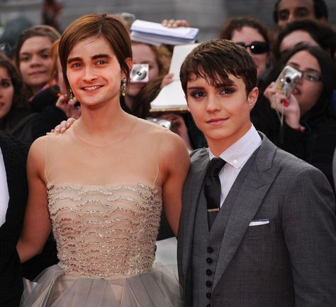 <b>The internet has been awash with <a href="http://www.buzzfeed.com/awesomer/most-important-face-swaps">face swaps</a> for years Emma Watson Movies, Photoshop Face, Funny Face Swap, Funny Faces Pictures, Harry Potter New, Funny Photoshop, Role Reversal, Celebrity Faces, Face Pictures