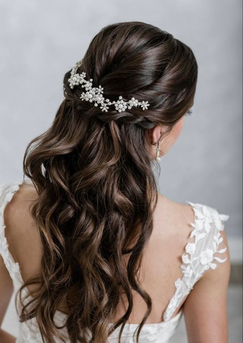 Half Up Half Down Wedding Hair Hairpiece, Pearl Wedding Hair Half Up, Hairstyle For White Gown, Bridal Hair Accessories Headpieces, Hairstyle On Gown, Hairstyles On Gown, Hairstyle For Gown, Wedding Dress Autumn, Gown Hairstyle